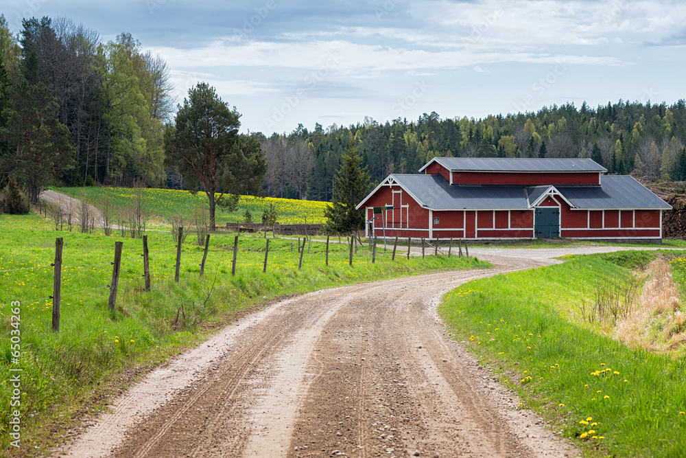 How to Write Off a Barn on Taxes