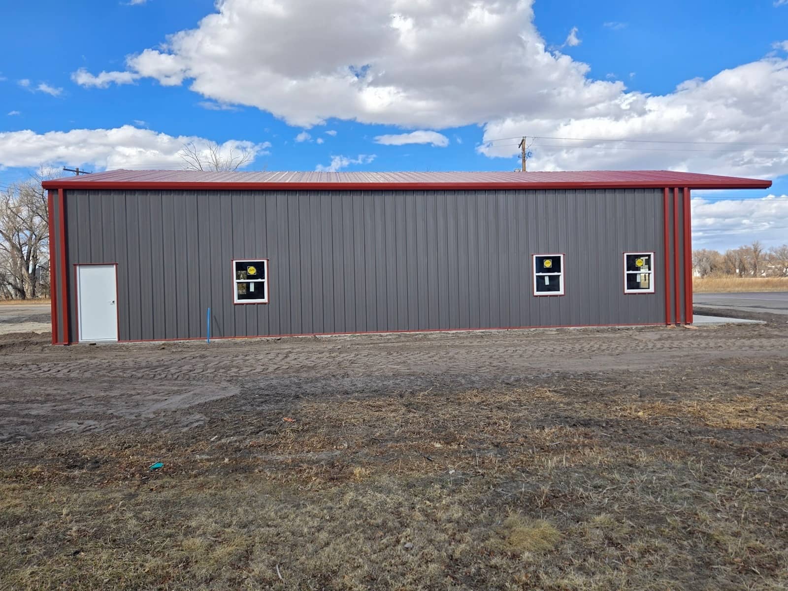 36x60x14-storage-building-merriman-ne-windows